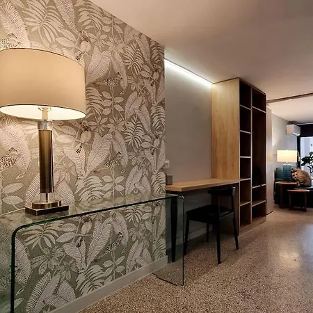 μπροστά στη πλατεία ναυαρίνου/τσιμισκη Apartamento