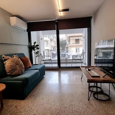 μπροστά στη πλατεία ναυαρίνου/τσιμισκη