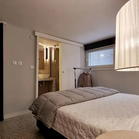 μπροστά στη πλατεία ναυαρίνου/τσιμισκη Apartamento