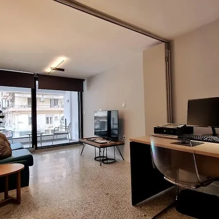 Apartamento μπροστά στη πλατεία ναυαρίνου/τσιμισκη *